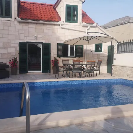 Lavanda Villa *